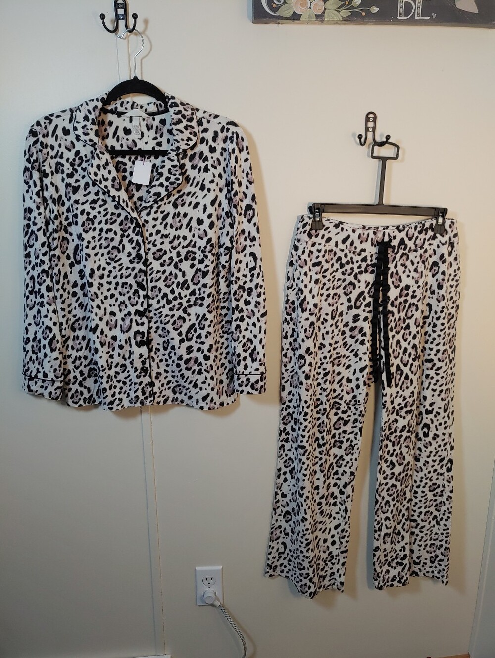 Like New Soma Medium Black/brown Cheetah Print Long Sleeve Pajama Set - Picture 5 of 9